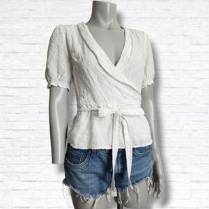 3/$30 ❤️ Old Navy White Eyelet Ruffle Short Sleeve True Wrap Top Size XS